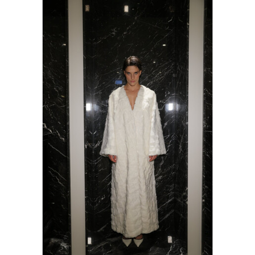 Haina lunga blana naturala vizon, tip kimono, 130cm