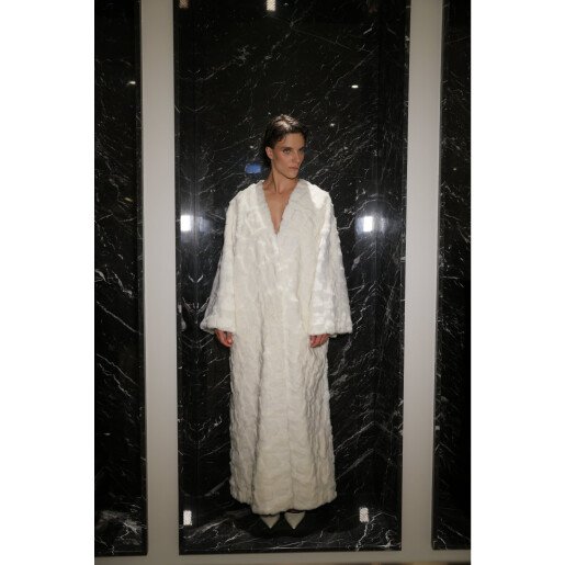 Haina lunga blana naturala vizon, tip kimono, 130cm