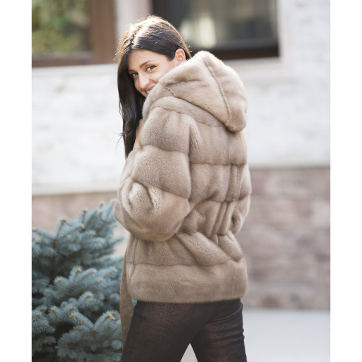 Haina blana vizon/nurca, cu gluga, bej pastel, 65 cm 