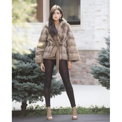 Haina blana vizon/nurca, cu gluga, bej pastel, 65 cm 