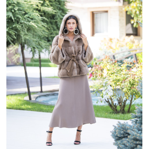 Haina blana naturala vizon, cu gluga, bej pastel, 65 cm 