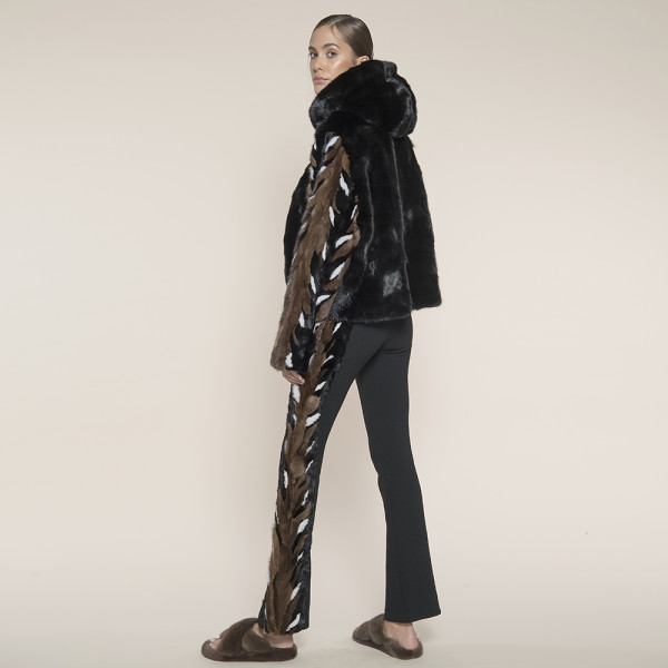 Jacheta bomber blana naturala vizon, cu gluga, maneci hand made vizon trio-culori, 62cm