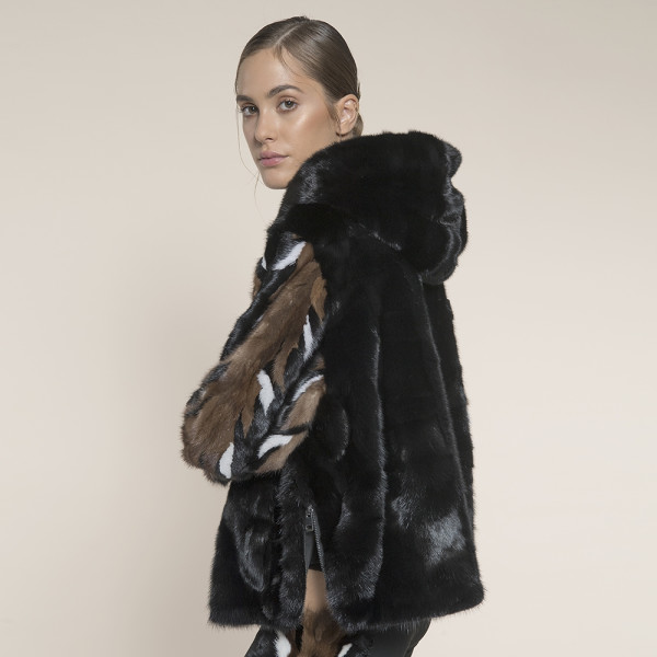 Jacheta bomber blana naturala vizon negru, cu gluga, maneci hand made vizon trio-culori, 62cm